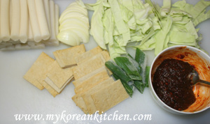 Ingredients for ddeokbokki
