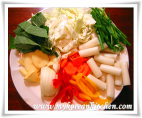 Sliced dakgalbi ingredients