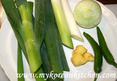 Steamed Pork Wrapped in Leaves ingredients1