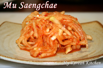 thinly-sliced-radish-kimchi-on-the-magaz