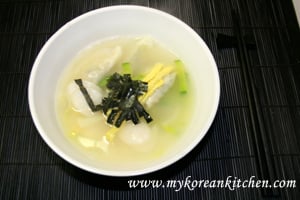 Rice Cake and Instant Dumpling Soup (Ddeok Mandu Guk in Korean)1