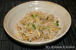 Seasoned Green Bean Sprouts (Sukju Namul Muchim in Korean)3