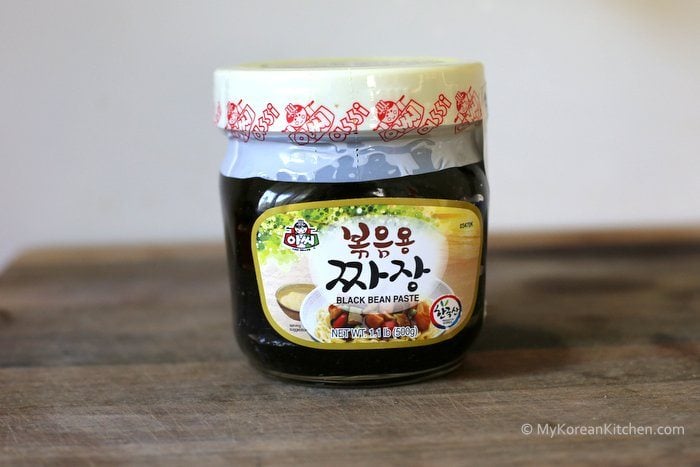 Essential Korean Cooking Ingredients: Korean Black Bean Paste (Chunjang) | Food24h.com