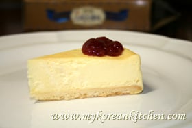 Cheese cake with strawberry jam