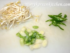 Spicy Noodles with Green Bean Sprouts vegetable ingredients