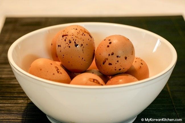 Eggs Baked on Elvan Stone - Dotty shells | MyKoreanKitchen.com