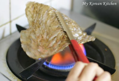 Grilling Seasoned Dried Filefish (Jwipo)