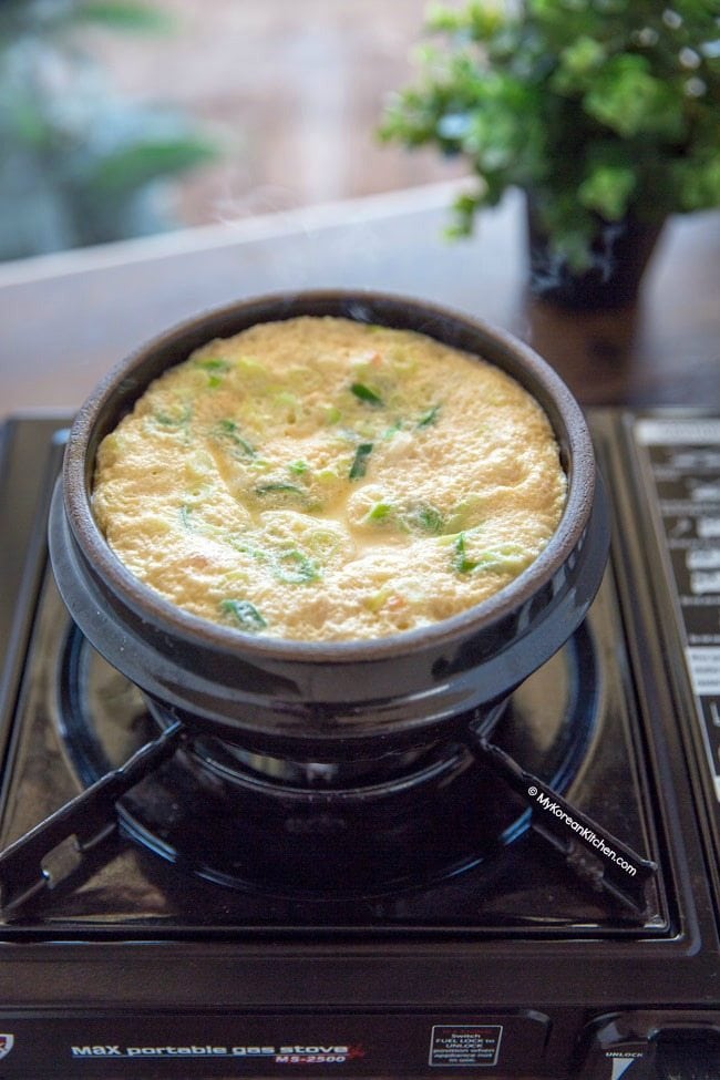 How to Make Korean Steamed Egg (Gyeran Jjim) in a Korean Hot Stone Bowl | Food24h.com