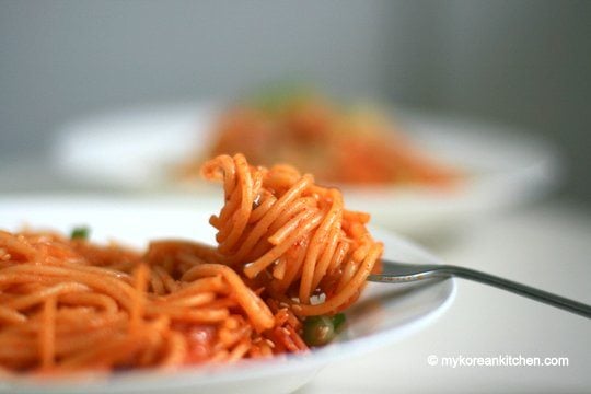 Kimchi Spaghetti with Bacon | Food24h.com