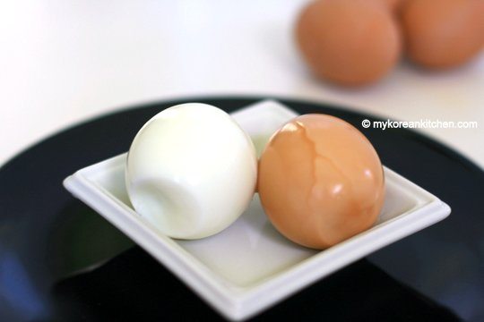 Boiled egg in a pot vs. pressure steamed egg