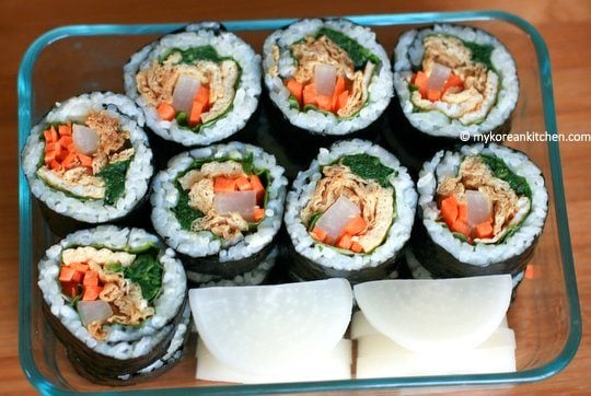 Korean Style Inari Roll (Yubu Kimbap). It's made with seasoned deep fried tofu pouches. Super delicious! | Food24h.com