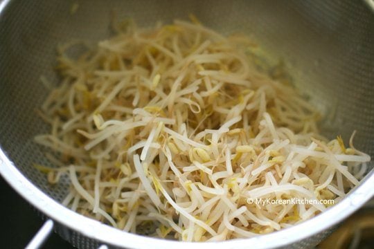 Korean Style Seasoned Mung Bean Sprouts Salad (Sukju Namul Muchim) | MyKoreanKitchen.com