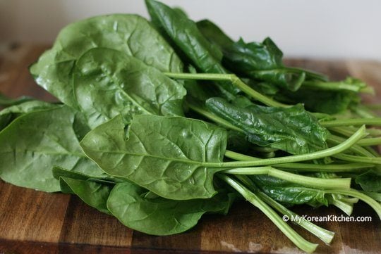 Simply Seasoned Korean Spinach Salad (Sigeumchi Namul) | Food24h.com