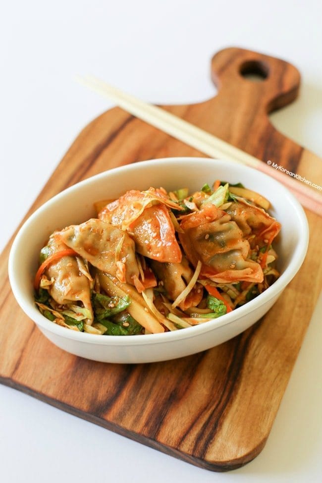 Salad bánh bao Hàn Quốc cay ngọt (Bibim Mandu) | MyKoreanKitchen.com