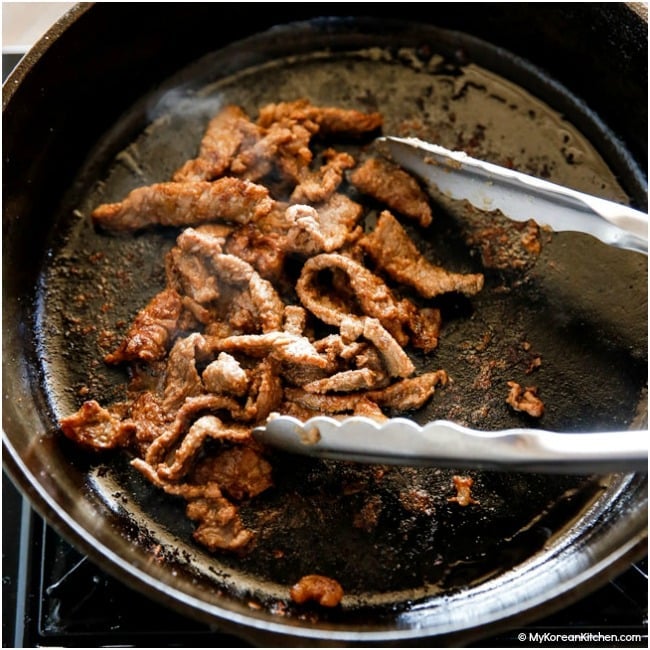 Stir frying bulgogi in a skillet