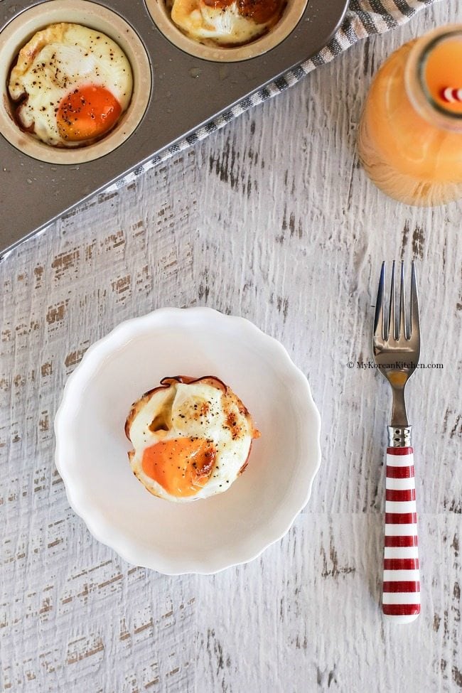 Ham, Egg and Kimchi Cup: On the go breakfast with a Korean twist; This is a great way to sneak in some Kimchi for those who are not used to it. A simple yet elegant Korean fusion dish. | Food24h.com