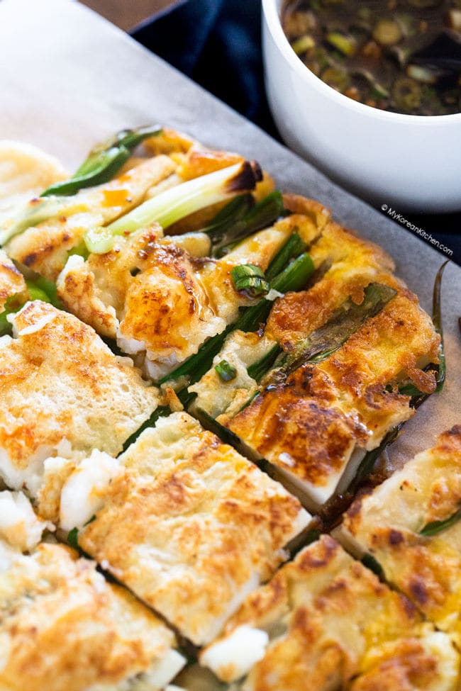 Sliced pajeon served with dipping sauce