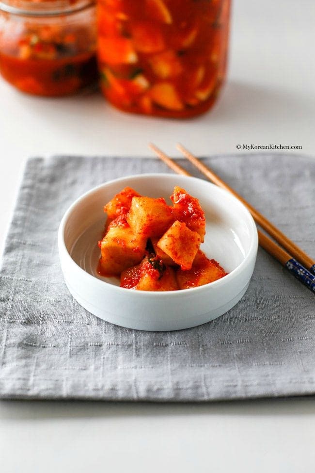How to make authentic Korean cubed radish Kimchi (KKakdugi) | Food24h.com