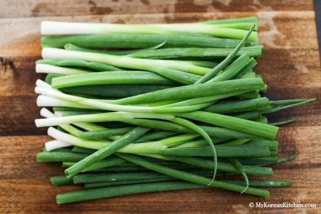 Essential Korean Cooking Ingredients: Green onion (Pa) | MyKoreanKitchen.com