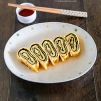 How to make Korean rolled seaweed and egg omelette - This is a simple but delicious Korean side dish! Perfect for a Korean lunch box. | Food24h.com