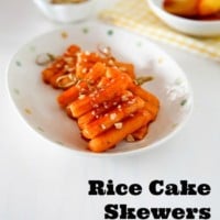 How to make Korean rice cake skewers (Tteok Kkochi) at home. It's one of the most popular Korean street food! It's simply delicious and addictive! | Food24h.com