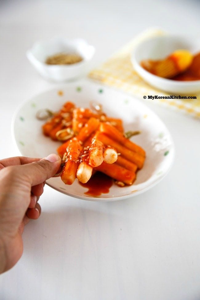 How to make Korean rice cake skewers (Tteeok Kkochi) at home. It's one of the most popular Korean street food! It's simply delicious and addictive!| MyKoreanKitchen.com