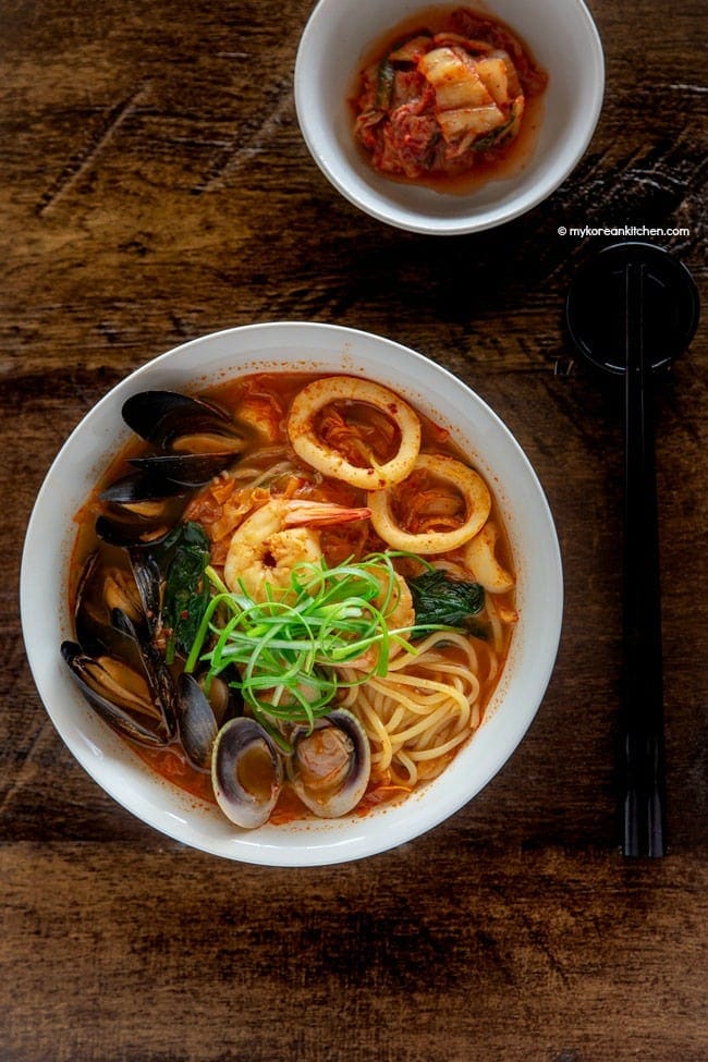 Jjamppong (Korean spicy seafood noodle soup)