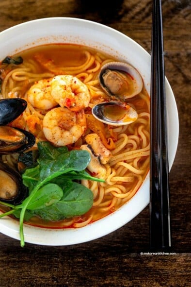 Jjamppong (Korean Spicy Seafood Noodle Soup) - My Korean Kitchen