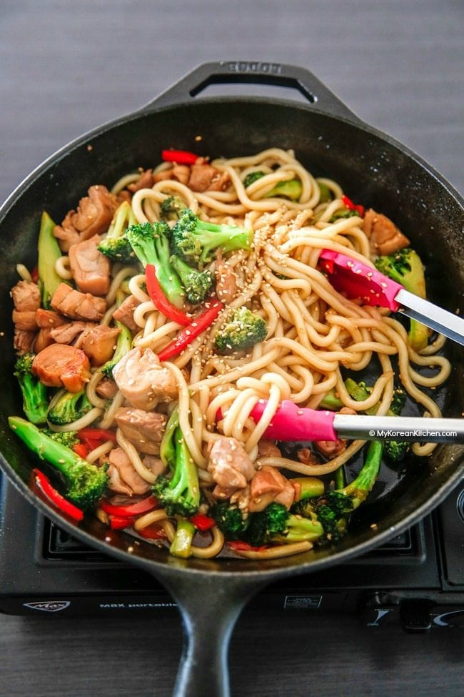 How to Make Easy Chicken and Broccoli Noodle Stir Fry | Food24h.com