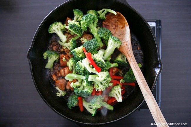 Easy chicken and broccoli noodle stir fry - stir frying broccoli