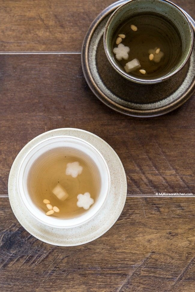 Baesuk (Honey Poached Pears) Recipe | Food24h.com