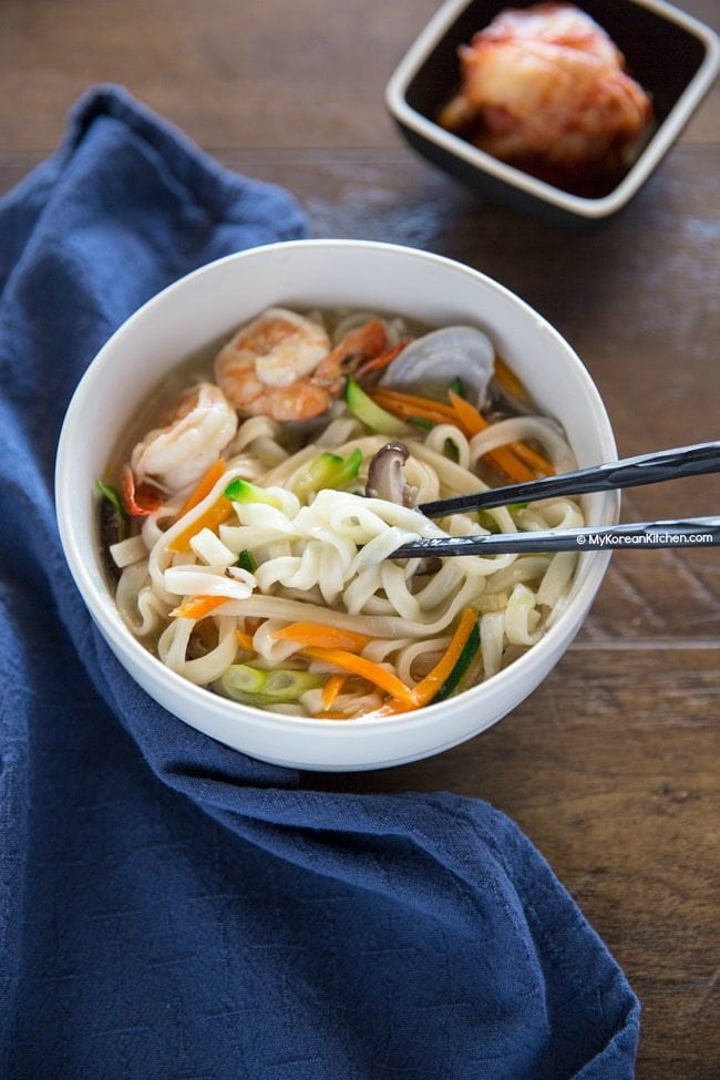 Kalguksu recipe (Korean knife cut noodle soup) | MyKoreanKitchen.com