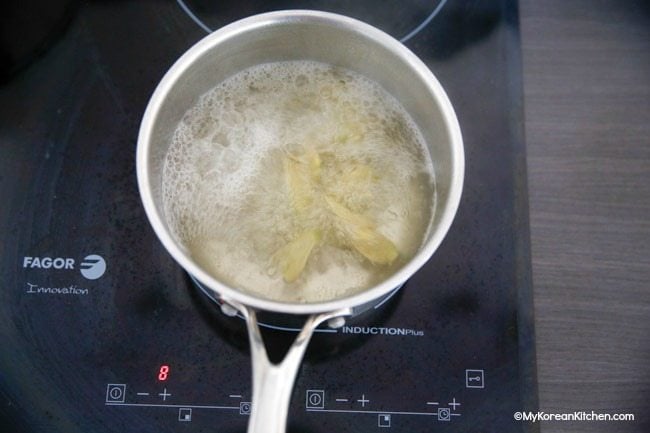Boiling ginger water for Baesuk