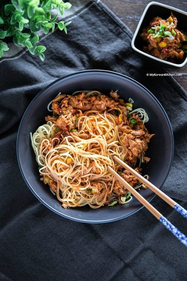 Spicy tuna pasta made with multipurpose Korean spicy tuna | MyKoreanKitchen.com