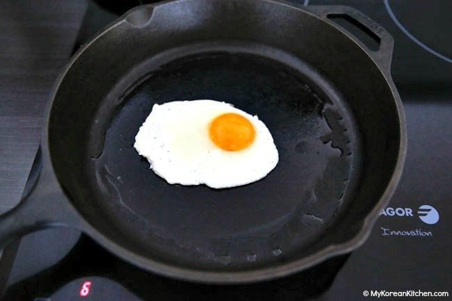 Sunny side up egg for dolsot bibimbap