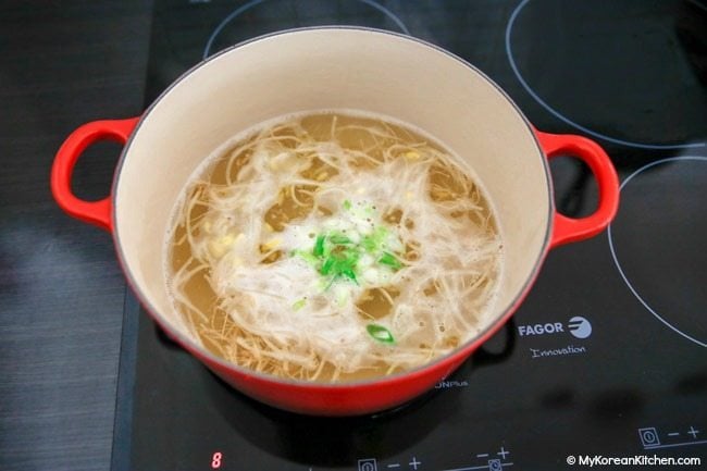 How to cook bean sprout soup