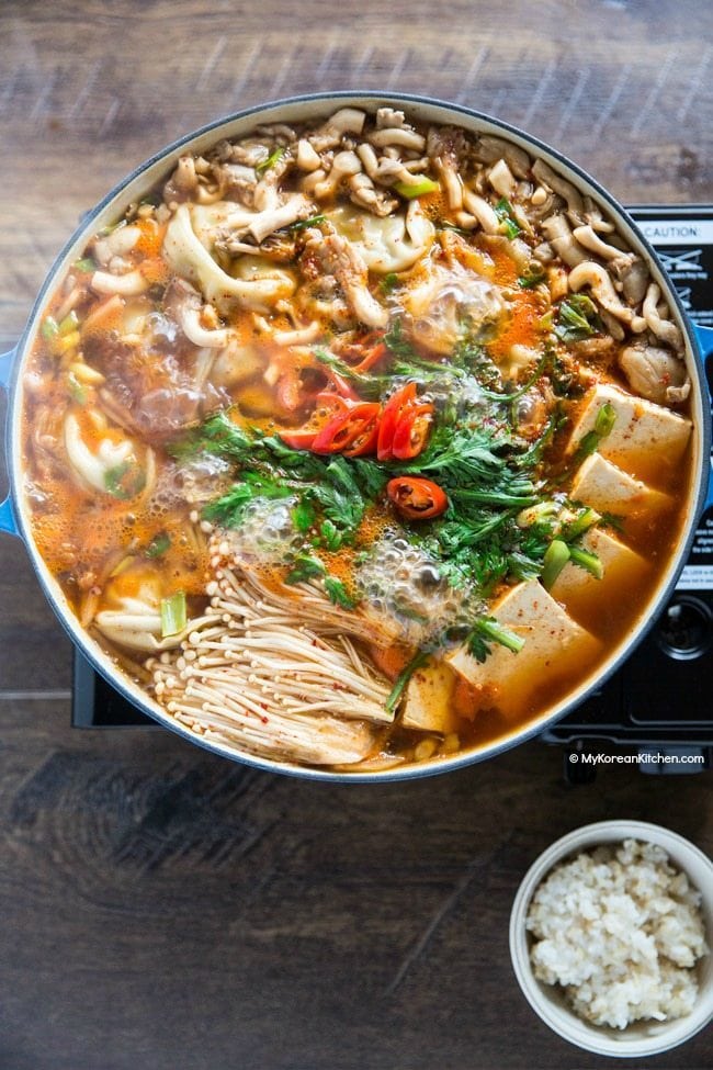 Korean Hot Pot Recipe: Spicy Korean Hot Pot with Dumplings | Food24h.com