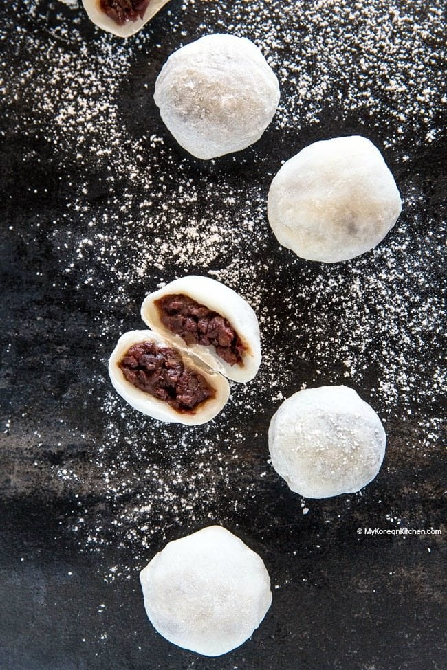 Red bean mochi (Chapssaltteok)