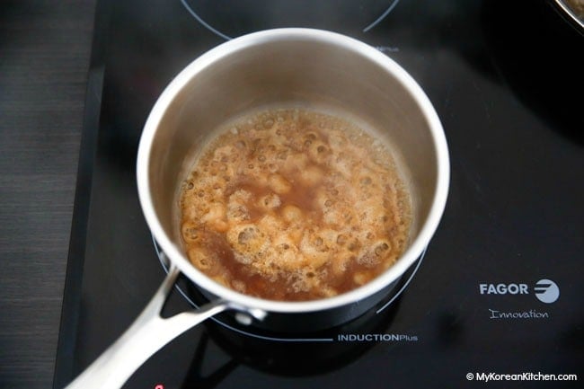 Simmering chicken bulgogi marinade