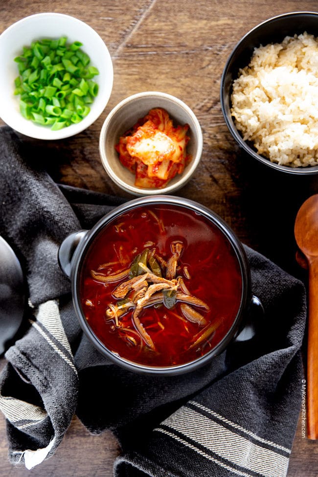 Yukgaejang served with kimchi and a bowl of rice