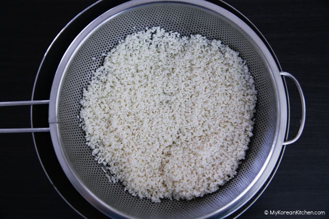Straining short grain rice