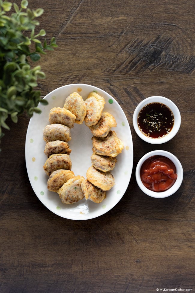Donggeurangttaeng on an oval plate with two dipping sauces.